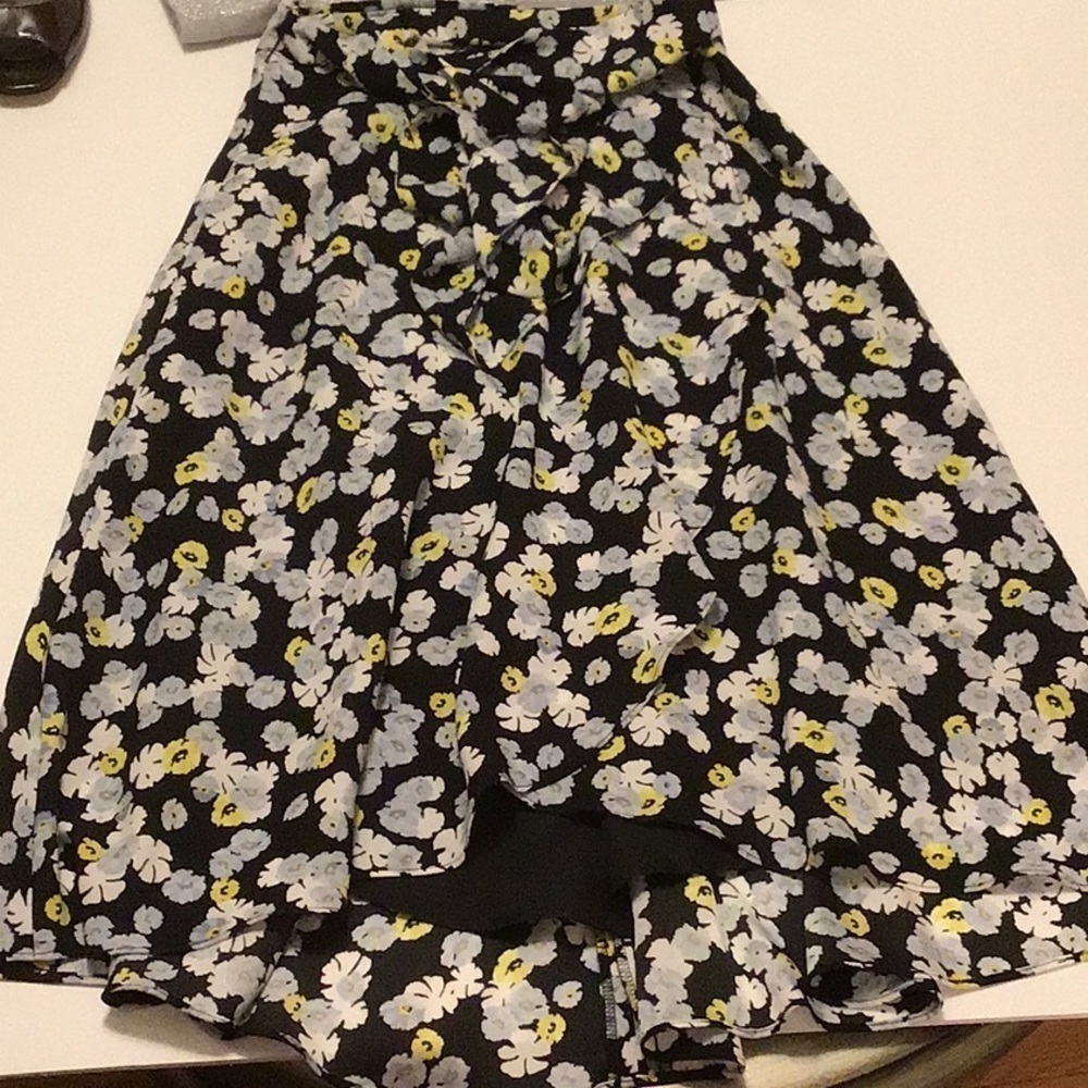⬇️💲ann Taylor high low print skirt.NWT